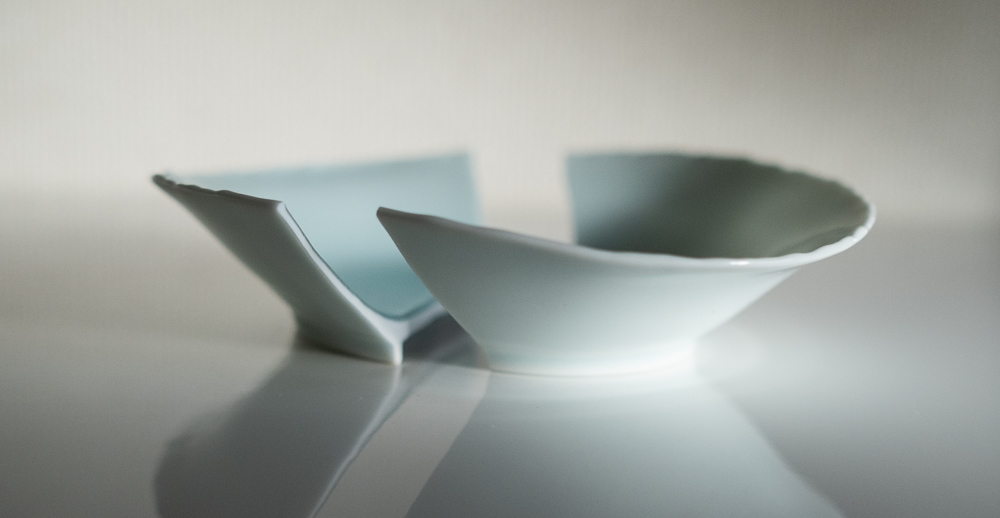 <span style="color: rgb(0, 0, 0);">Two broken halves of a bowl.</span>