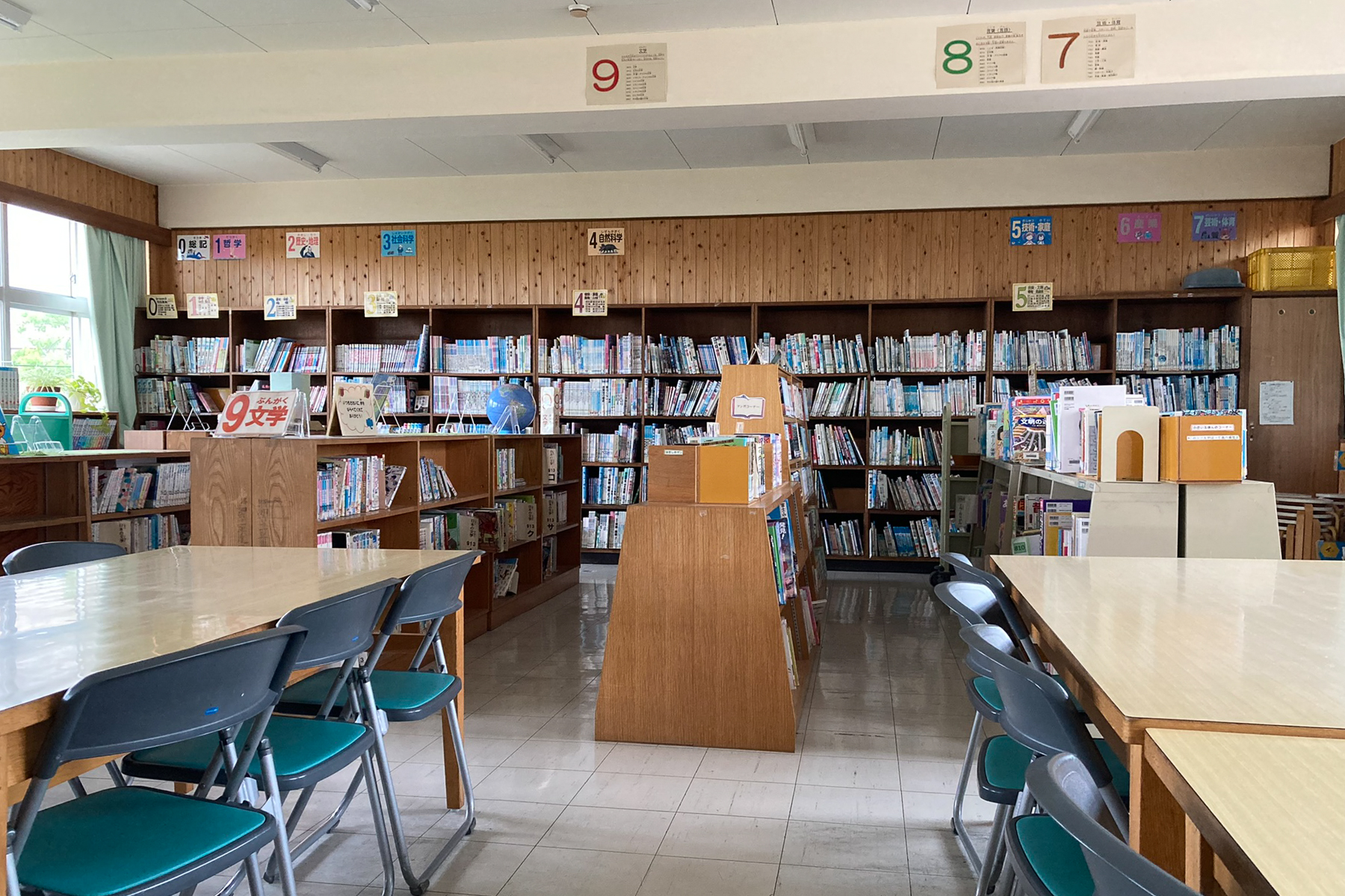 <span style="color: rgb(0, 0, 0);">An elementary school library in Miyazaki prefecture, where a missionary volunteers to read picture books to children.</span>