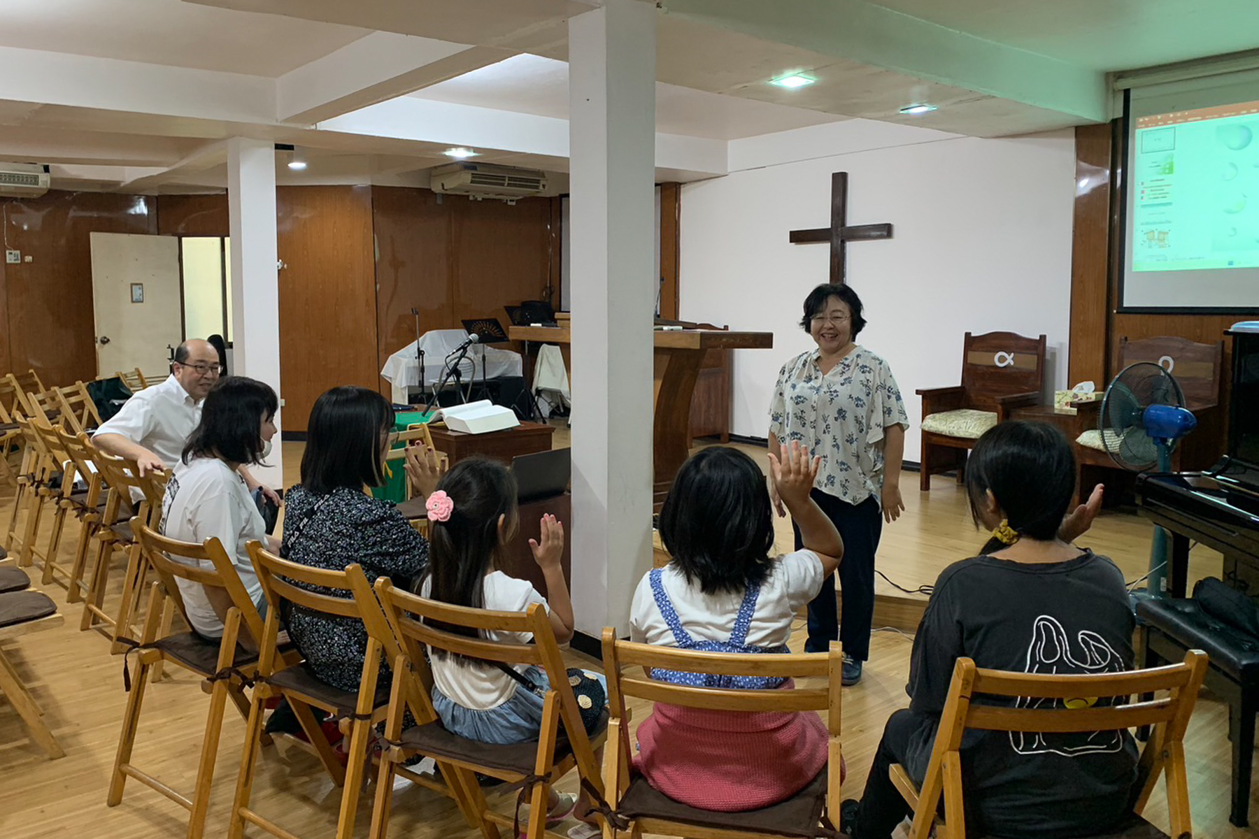 <span style="color: rgb(0, 0, 0);">Sunday school at the church in Bangkok.</span>